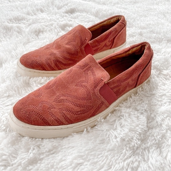 Frye | Slip on Ivy Primrose Sneaker in size 7 - Picture 11 of 12